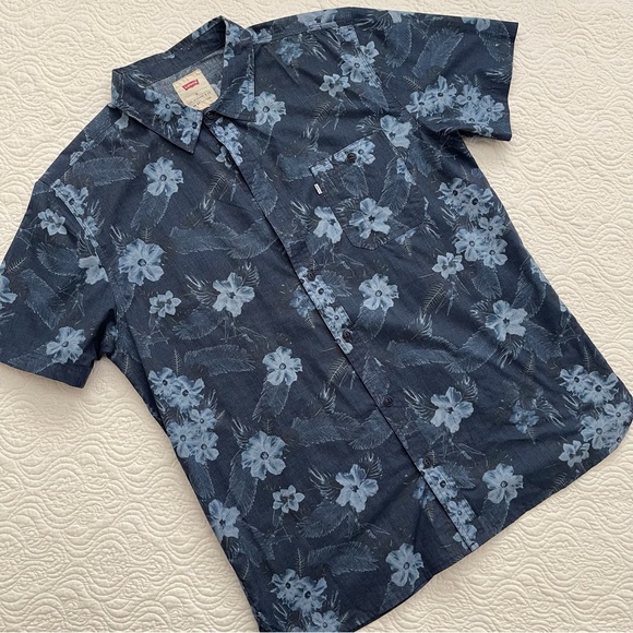 Levi's Other - Levi’s Men's Button Down Short Sleeve Shirt Blue Tropical Print Size XL